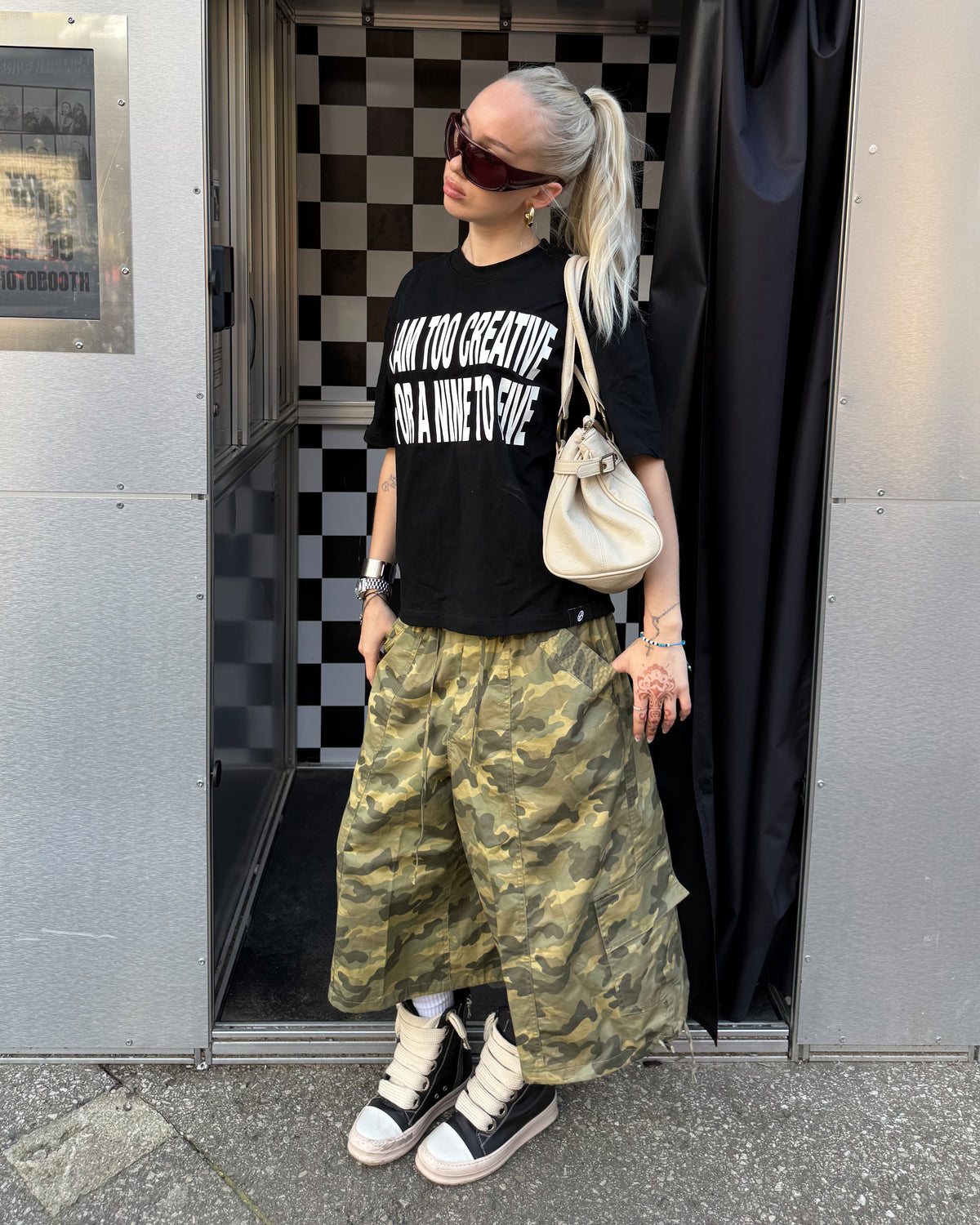 TOO CREATIVE TEE